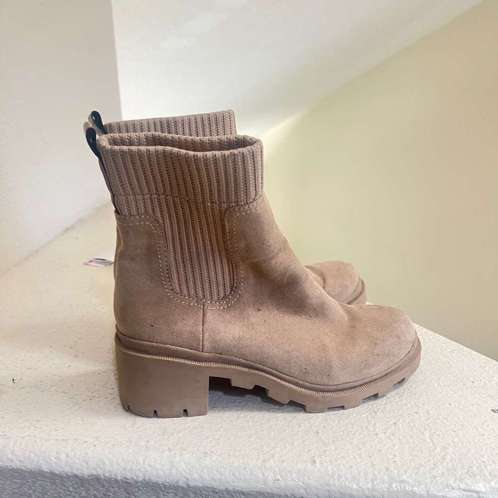 Steve Madden women size 8.5 Suede Lug Sole Booties boots chunky street - Picture 2 of 12